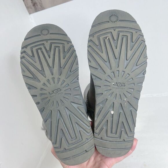 UGG Bailey Button II Short Boot Grey Shearling Boot Women's Size 8 - Picture 3 of 7